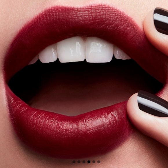 MAC Love Me lipstick, La Femme. - Picture 7 of 9